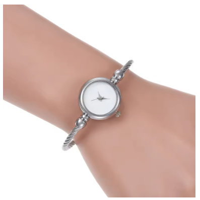 Luxurious Gold Tone Stainless Steel Bracelet Timepiece