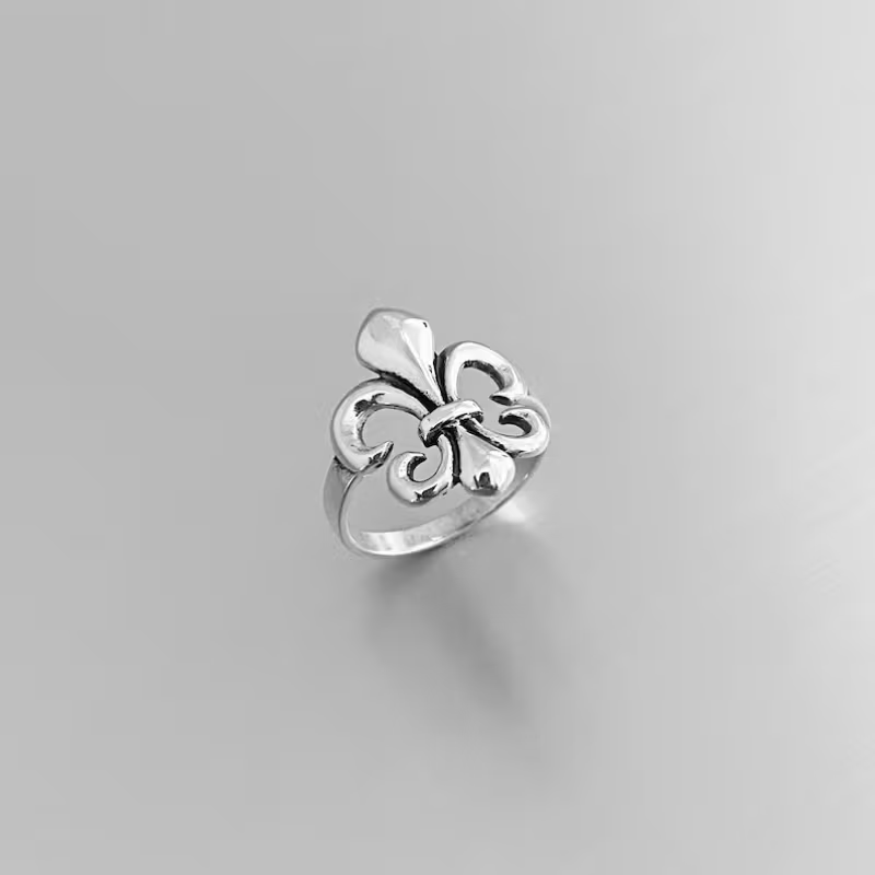 Regal Fleur Elegance Ring
