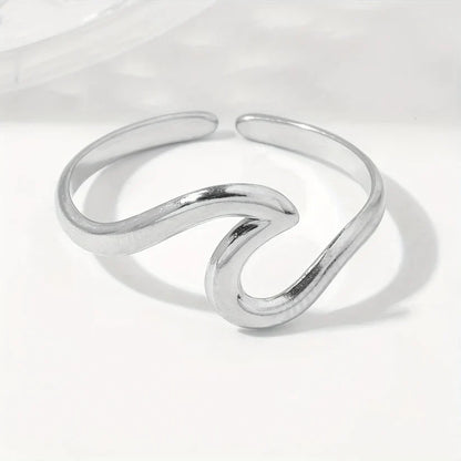 Adjustable Ring with Wave Design in Gold
