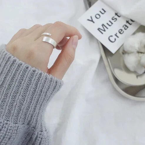 Simple adjustable ring