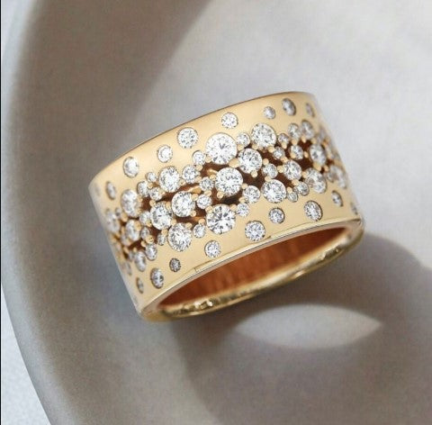 Elegant Gold Round-Cut Sapphire Ring