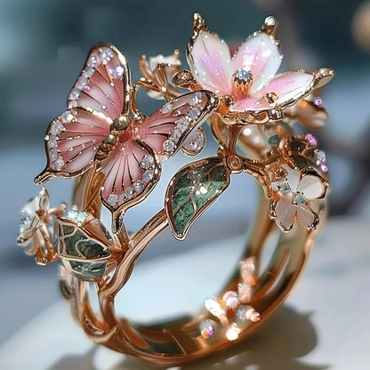 Elegant Golden Floral Ring